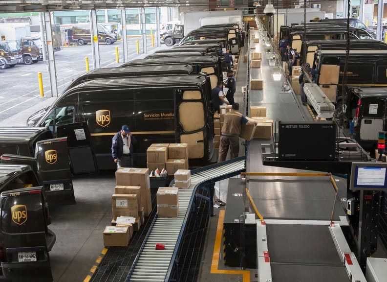Should You Be Tempted To Buy United Parcel Service, Inc. (NYSE: UPS) At Its Current P/E Multiple?